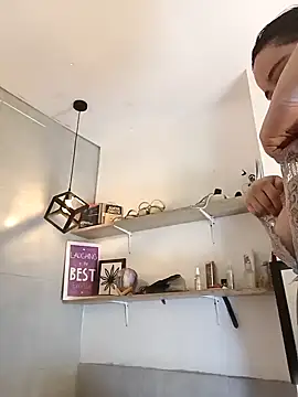 LunaGil1 online show from 12/30/24, 05:23