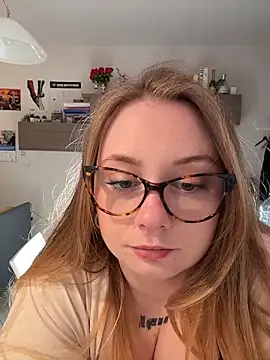 Snapshot of chloetarducci chatting on 03/13/26, 06:25 chloetarducci online show from 03/13/26, 06:25