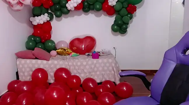 Saracutee1 online show from 12/14/24, 06:41