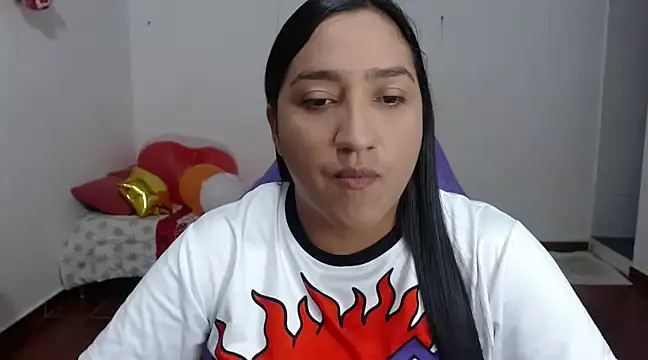 Saracutee1 online show from 12/30/24, 04:08