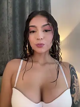 Snapshot of CHERRYY_BOMB_ chatting on 06/08/26, 03:23 CHERRYY BOMB online show from 06/08/26, 03:23