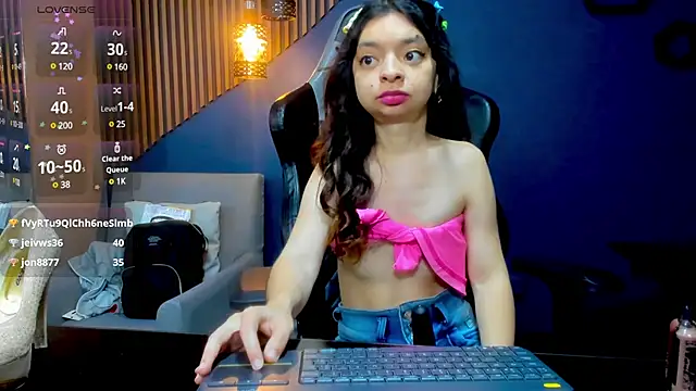 Snapshot of CharlotteMuller chatting on 01/21/25, 11:02 CharlotteMuller online show from 01/21/25, 11:02