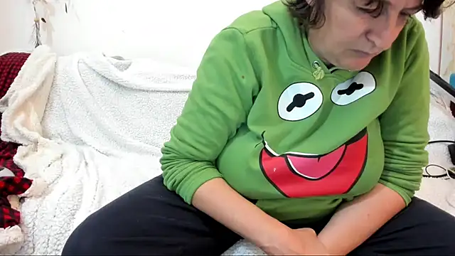 Snapshot of IsraeliMilf chatting on 12/07/24, 06:15 IsraeliMilf online show from 12/07/24, 06:15