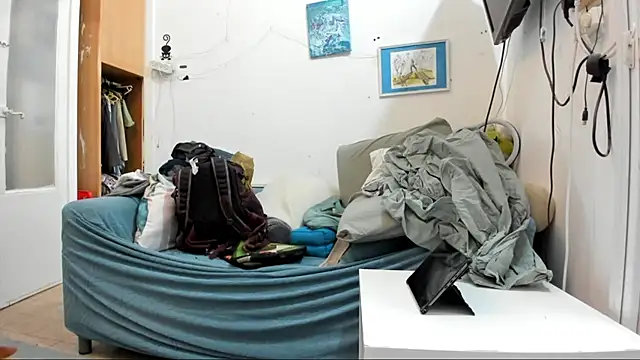 Snapshot of IsraeliMilf chatting on 12/20/24, 07:01 IsraeliMilf online show from 12/20/24, 07:01