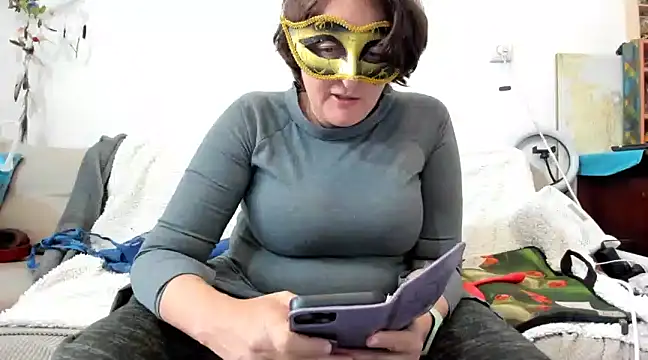 Snapshot of IsraeliMilf chatting on 12/22/24, 01:33 IsraeliMilf online show from 12/22/24, 01:33