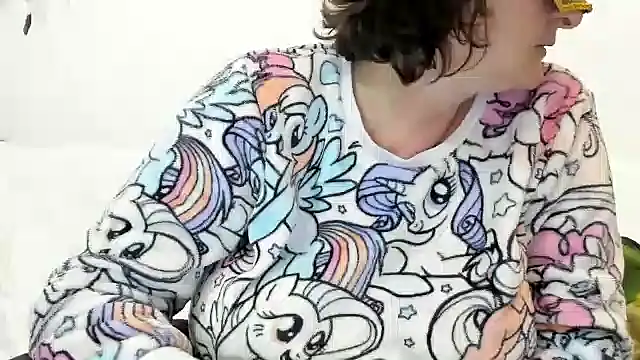 Snapshot of IsraeliMilf chatting on 02/08/25, 08:10 IsraeliMilf online show from 02/08/25, 08:10