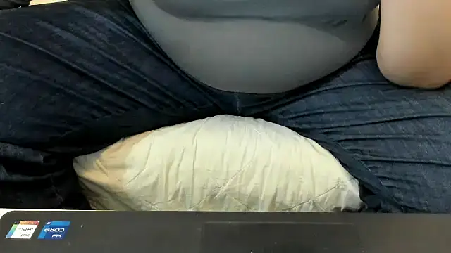 Snapshot of IsraeliMilf chatting on 03/03/25, 02:37 IsraeliMilf online show from 03/03/25, 02:37