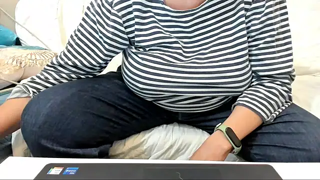 Snapshot of IsraeliMilf chatting on 03/04/25, 07:54 IsraeliMilf online show from 03/04/25, 07:54