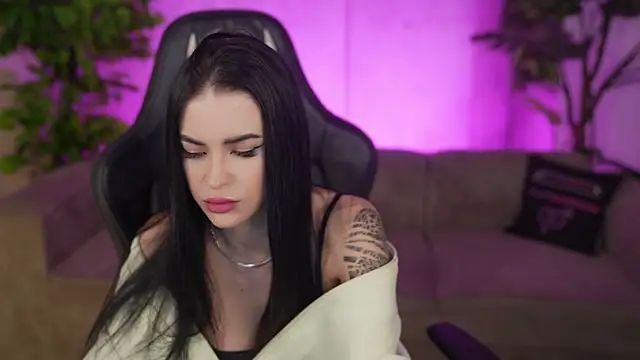 Tina Breeze online show from 04/04/26, 10:35