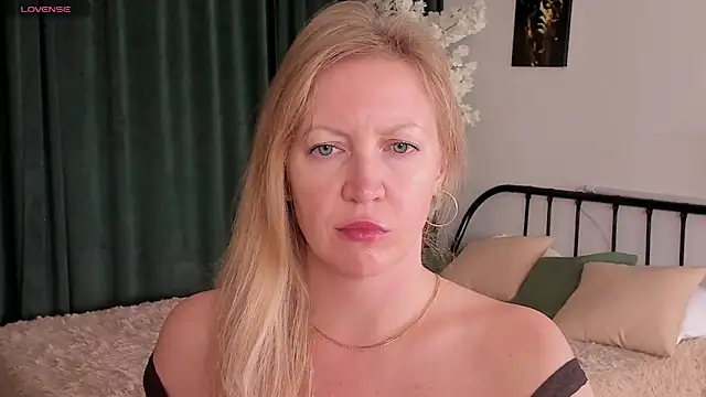 sugamomy online show from 10/11/25, 12:10