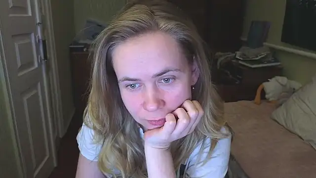 Riley Roo online show from 03/10/25, 06:45