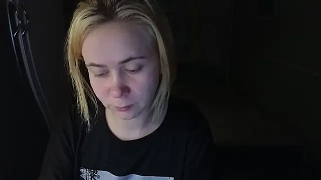 Snapshot of Riley_Roo chatting on 02/01/26, 04:49 Riley Roo online show from 02/01/26, 04:49