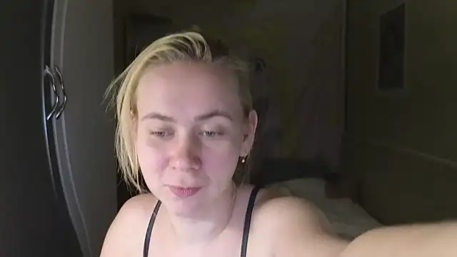 Snapshot of Riley_Roo chatting on 02/27/26, 06:19 Riley Roo online show from 02/27/26, 06:19