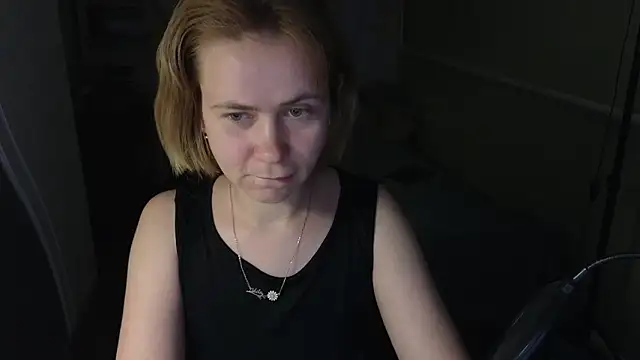 Snapshot of Riley_Roo chatting on 05/24/26, 05:18 Riley Roo online show from 05/24/26, 05:18