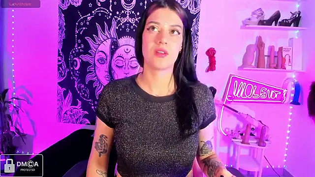 Violet-Queen online show from 04/16/26, 02:01