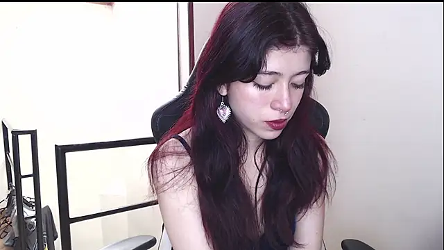 SuzzyyM online show from 01/07/25, 03:33