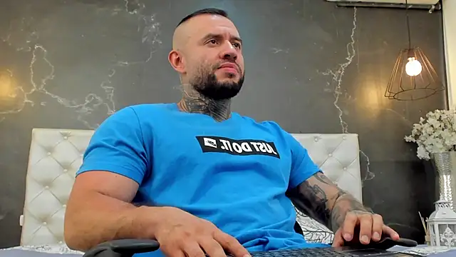 Snapshot of BruceDallas chatting on 12/22/24, 10:47 BruceDallas online show from 12/22/24, 10:47