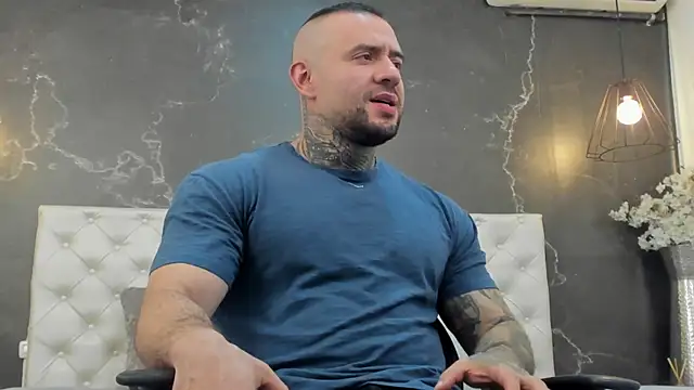 Snapshot of BruceDallas chatting on 03/01/25, 01:53 BruceDallas online show from 03/01/25, 01:53