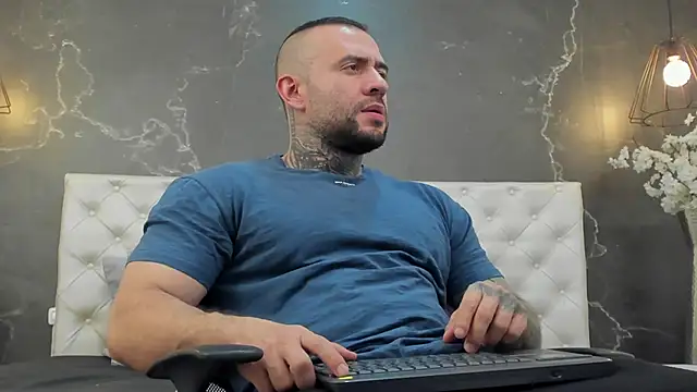 Snapshot of BruceDallas chatting on 03/15/25, 02:35 BruceDallas online show from 03/15/25, 02:35