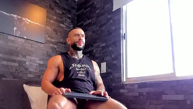 Snapshot of BruceDallas chatting on 09/25/25, 02:10 BruceDallas online show from 09/25/25, 02:10