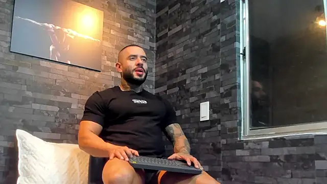 Snapshot of BruceDallas chatting on 11/27/25, 11:40 BruceDallas online show from 11/27/25, 11:40