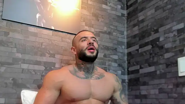 Snapshot of BruceDallas chatting on 12/16/25, 01:54 BruceDallas online show from 12/16/25, 01:54