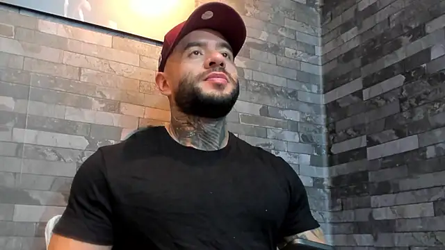 Snapshot of BruceDallas chatting on 01/11/26, 02:05 BruceDallas online show from 01/11/26, 02:05