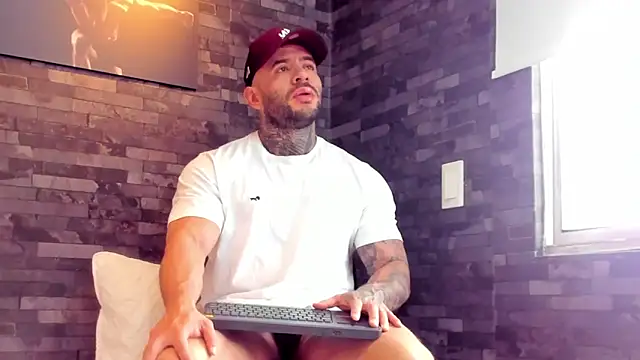 Snapshot of BruceDallas chatting on 02/02/26, 09:13 BruceDallas online show from 02/02/26, 09:13