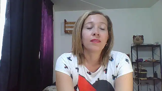 Snapshot of charlott_ponce chatting on 12/06/24, 10:52 charlott ponce online show from 12/06/24, 10:52