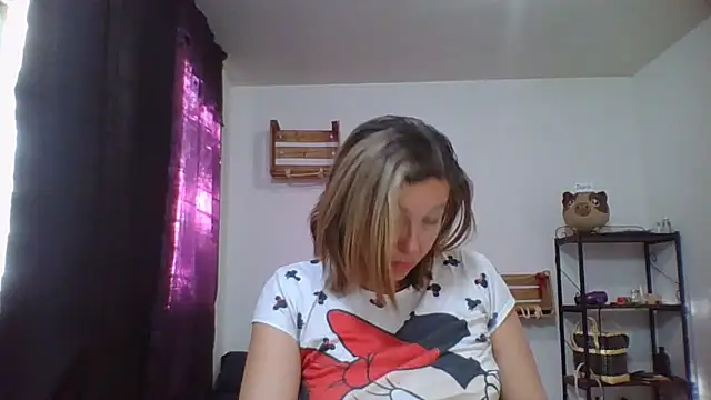 Snapshot of charlott_ponce chatting on 12/16/24, 10:24 charlott ponce online show from 12/16/24, 10:24
