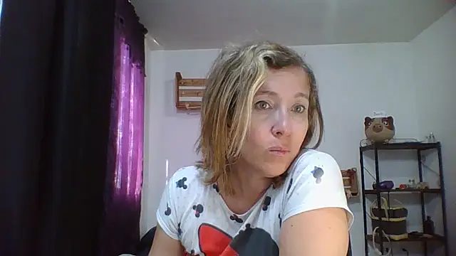 Snapshot of charlott_ponce chatting on 12/18/24, 06:25 charlott ponce online show from 12/18/24, 06:25