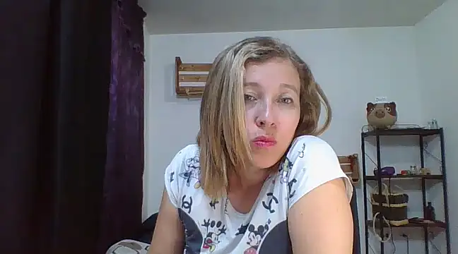 Snapshot of charlott_ponce chatting on 12/20/24, 12:30 charlott ponce online show from 12/20/24, 12:30