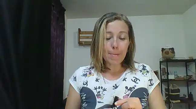 Snapshot of charlott_ponce chatting on 01/01/25, 02:30 charlott ponce online show from 01/01/25, 02:30