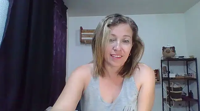 Snapshot of charlott_ponce chatting on 01/08/25, 06:09 charlott ponce online show from 01/08/25, 06:09