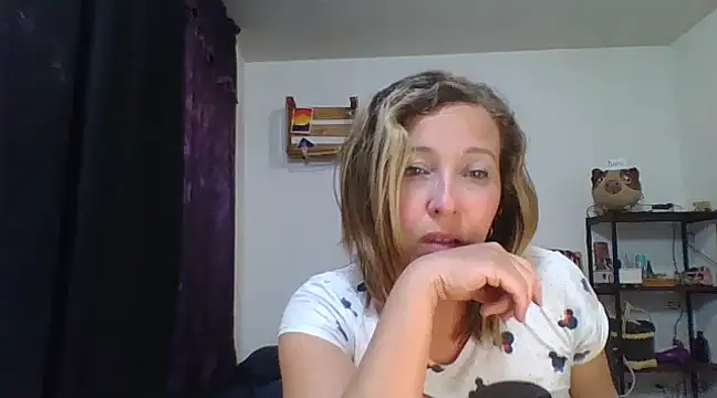Snapshot of charlott_ponce chatting on 01/22/25, 02:26 charlott ponce online show from 01/22/25, 02:26