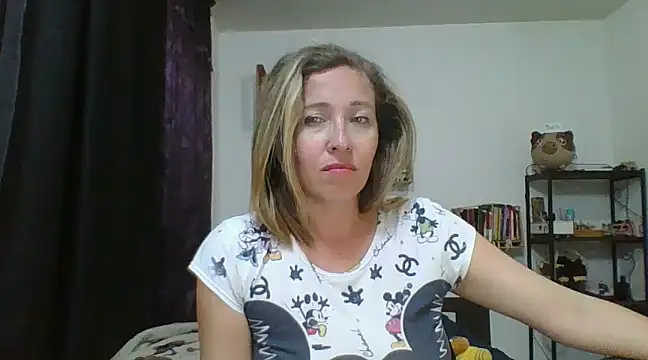 Snapshot of charlott_ponce chatting on 01/31/25, 05:51 charlott ponce online show from 01/31/25, 05:51