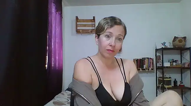 Snapshot of charlott_ponce chatting on 02/07/25, 06:24 charlott ponce online show from 02/07/25, 06:24