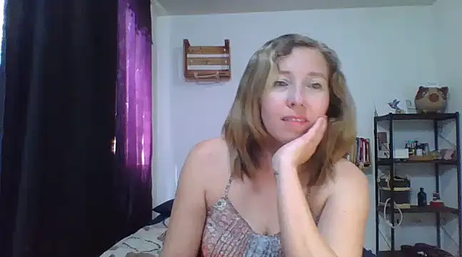 Snapshot of charlott_ponce chatting on 02/08/25, 06:44 charlott ponce online show from 02/08/25, 06:44