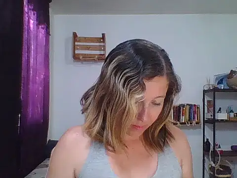 Snapshot of charlott_ponce chatting on 03/20/25, 10:29 charlott ponce online show from 03/20/25, 10:29