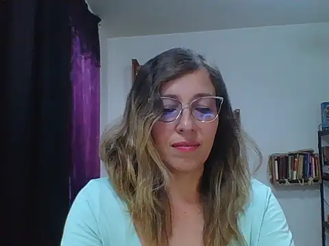 Snapshot of charlott_ponce chatting on 09/18/25, 08:22 charlott ponce online show from 09/18/25, 08:22
