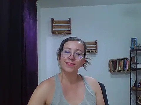 Snapshot of charlott_ponce chatting on 09/22/25, 10:34 charlott ponce online show from 09/22/25, 10:34