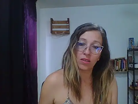 Snapshot of charlott_ponce chatting on 09/23/25, 06:11 charlott ponce online show from 09/23/25, 06:11
