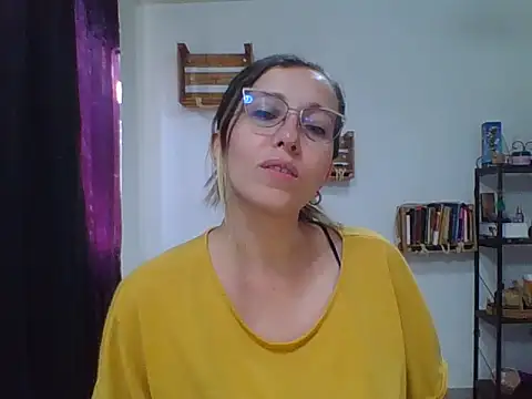 Snapshot of charlott_ponce chatting on 10/21/25, 07:03 charlott ponce online show from 10/21/25, 07:03