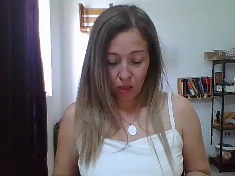 Snapshot of charlott_ponce chatting on 04/01/26, 07:22 charlott ponce online show from 04/01/26, 07:22