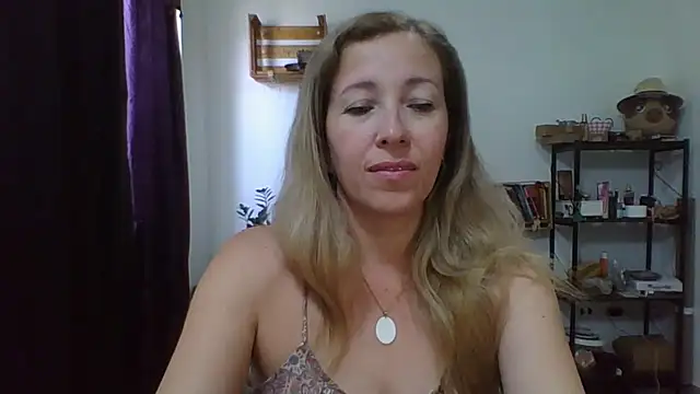 Snapshot of charlott_ponce chatting on 04/29/26, 06:14 charlott ponce online show from 04/29/26, 06:14