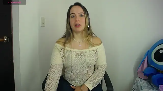 Snapshot of LauraSofia_Cam chatting on 04/11/26, 07:51 LauraSofia Cam online show from 04/11/26, 07:51