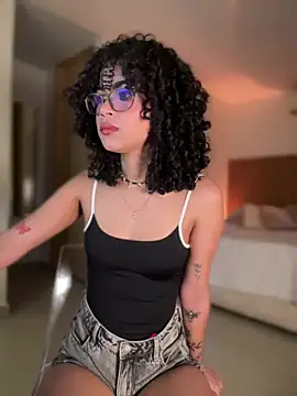 Lianh Benett online show from 02/02/25, 04:37