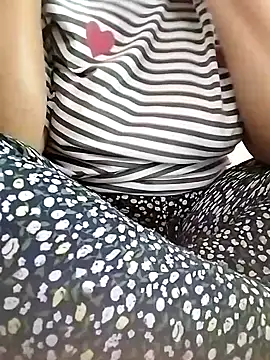 Snapshot of tahra-19 chatting on 12/27/24, 11:17 tahra-19 online show from 12/27/24, 11:17