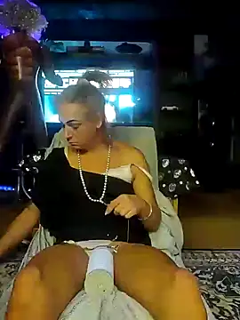 Snapshot of KrystallCox@xh chatting on 10/06/25, 10:02 KrystallCoxxh online show from 10/06/25, 10:02