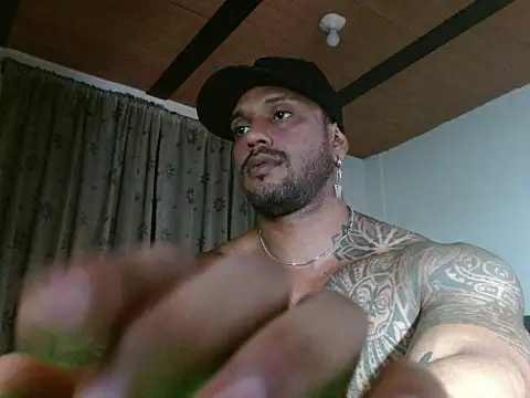 Snapshot of manolofitt chatting on 05/16/26, 06:39 manolofitt online show from 05/16/26, 06:39